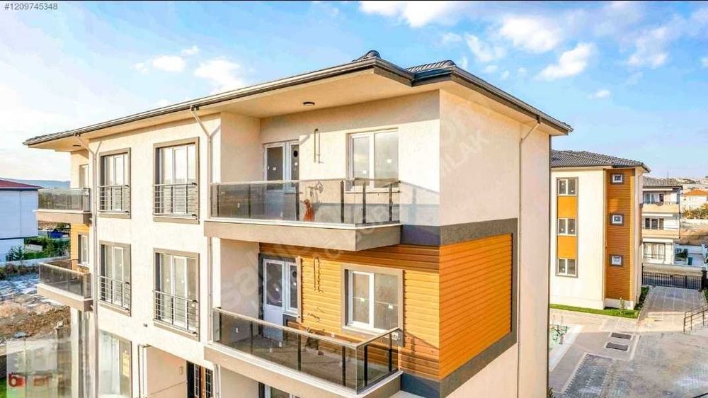 Дава се под наем Тристаен апартамент в Пловдив, Беломорски - 100 кв.м за 84900 € - Снимка #2