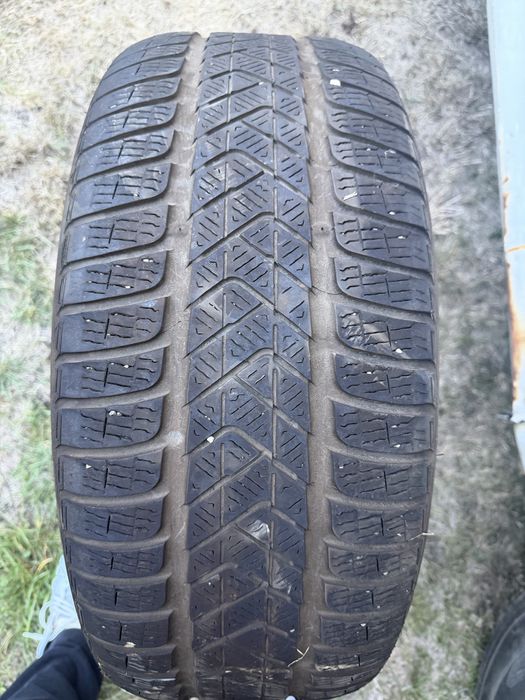 Set Anvelope  iarna 245/45/19 runflat M+S