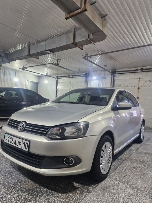 Volkswagen      polo