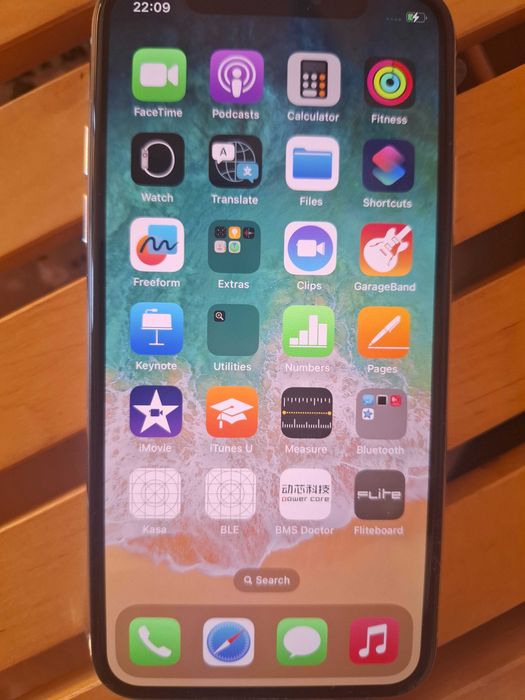 Продавам iPhone X c iOS 16.7
