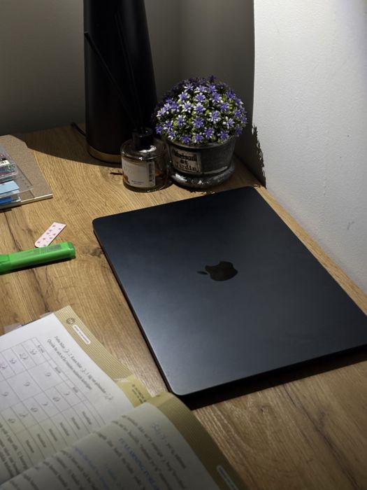 Macbook M2 Air 15 Inch