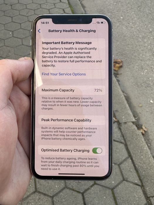 Продавам iphone 11 pro 64GB