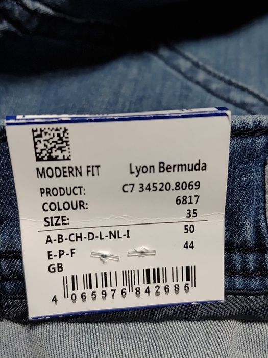 Bermude Pierre Cardin cu etichetă