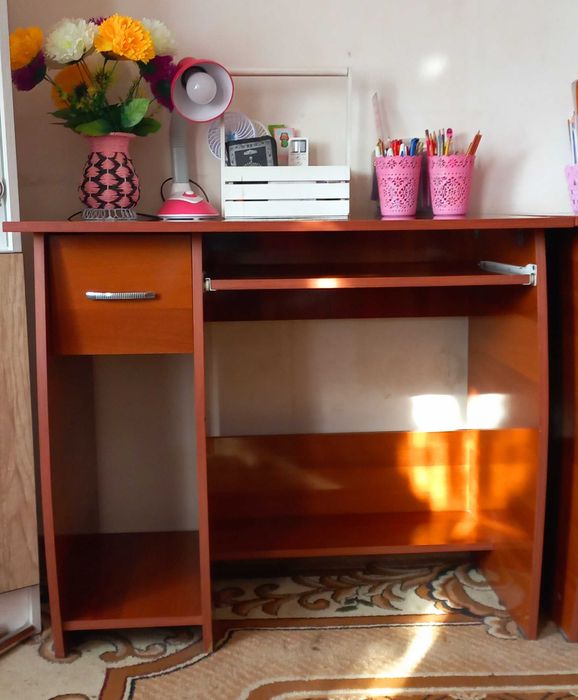 Компьютерный стол продаётся!