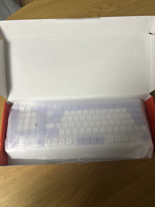 Tastatura Gaming cu fir, RGB,Knob/rotita de Volum.NOU