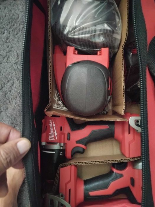Чисто нов комплект акумулаторни инструменти Milwaukee M18 / M12 (Combo Kit)Доставено от USA
