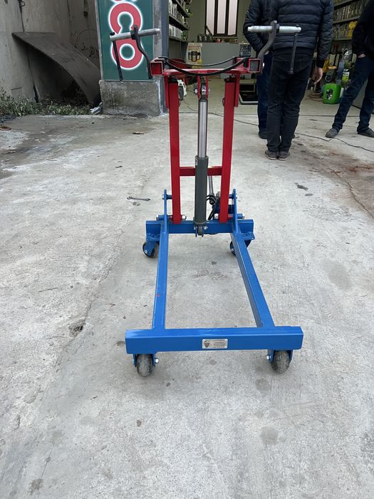 Domkrat og’ir karopka matorlarni ko’tarib tushurish uchun