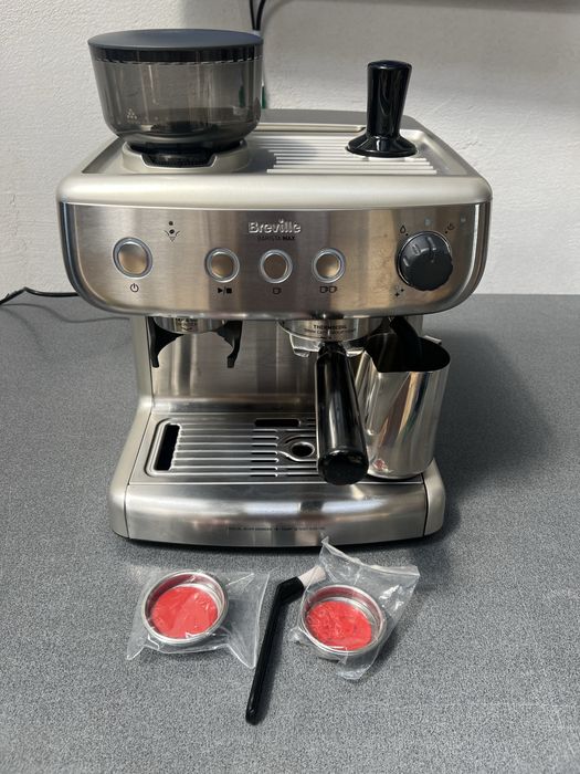 Еспресо машина Breville Barista Max с вградена кафемелачка