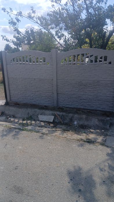 Gard din plăci de beton