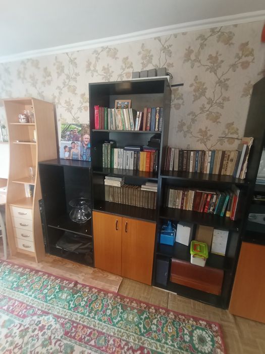 Продам 4 шкафа с тумбой