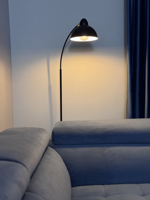 Lampadar negru cu picior