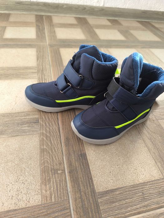 Нови ботуши за момче