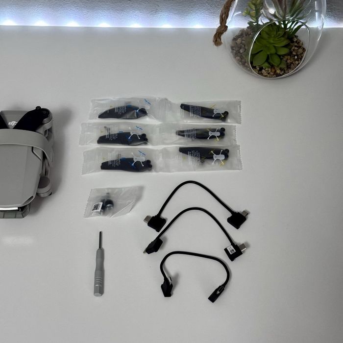 Drona DJI Mini 2 4K Fly More Combo | 3 baterii + Telecomanda RC-N1 |