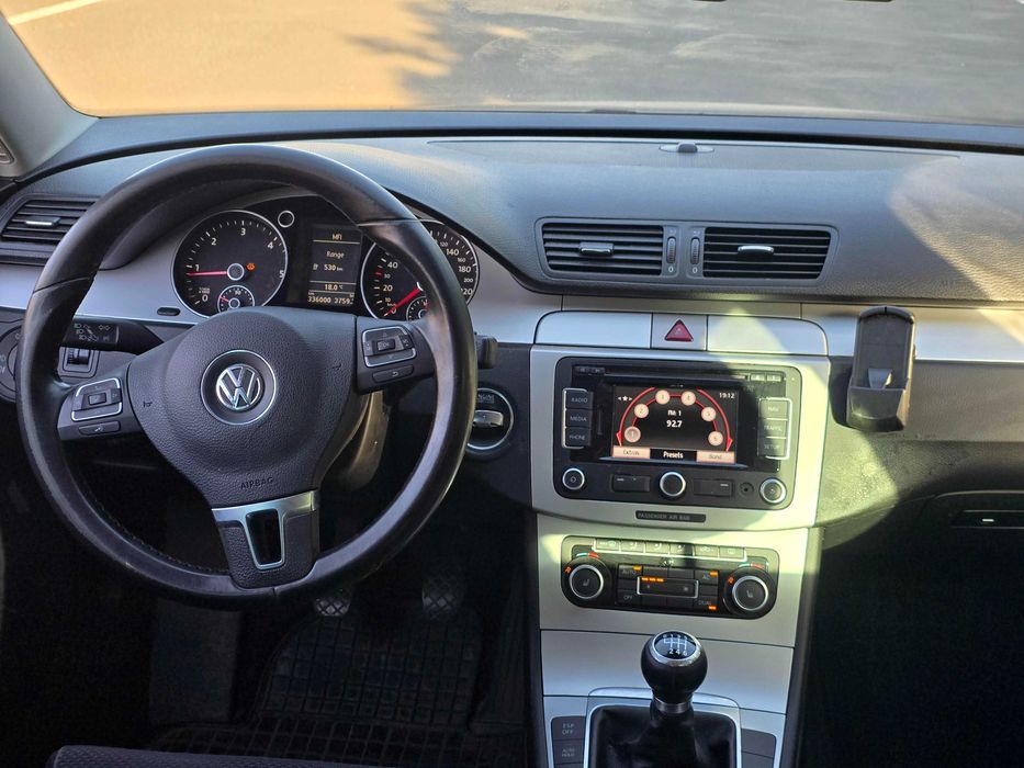 VOLKSWAGEN Passat 2010 — imagine 3