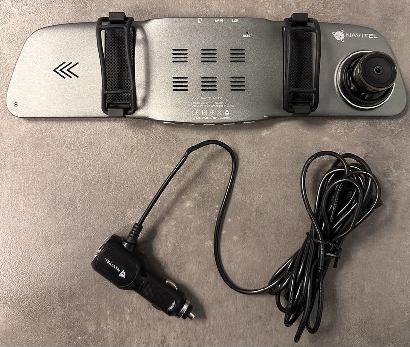 Oglinda auto cu camera NAVITEL