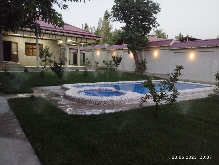 Oqtoshda oilaviy dacha
