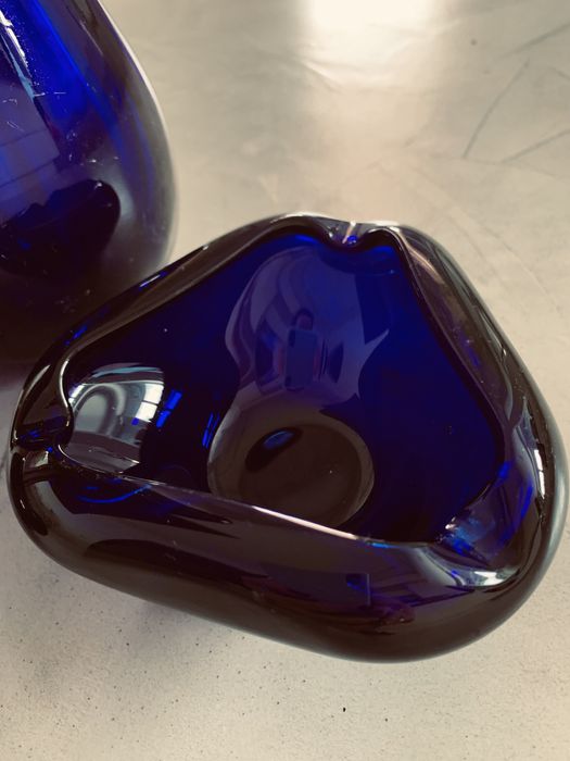 Винтажна ваза и два пепелника кобалтово гутно стъкло 1970 г