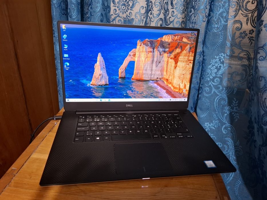 Laotop Dell XPS 9570 I5 H GTX 1050