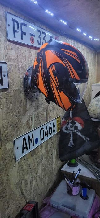 Вешалка держатель для шлема