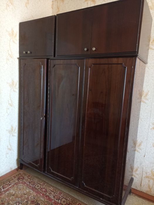 Продам шифоньер.