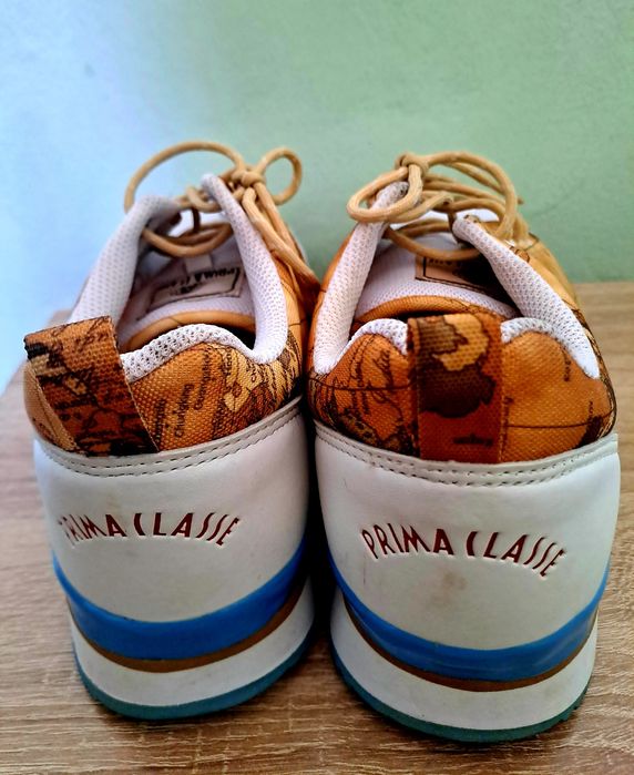 Продам обувь кеды!