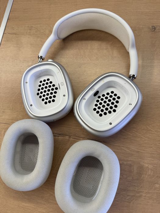 AirPods Max продам