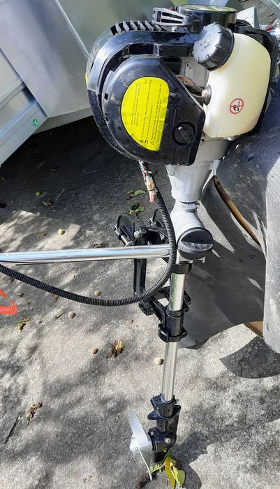 Motor barca , benzina 4 timpi 1,5 CP .