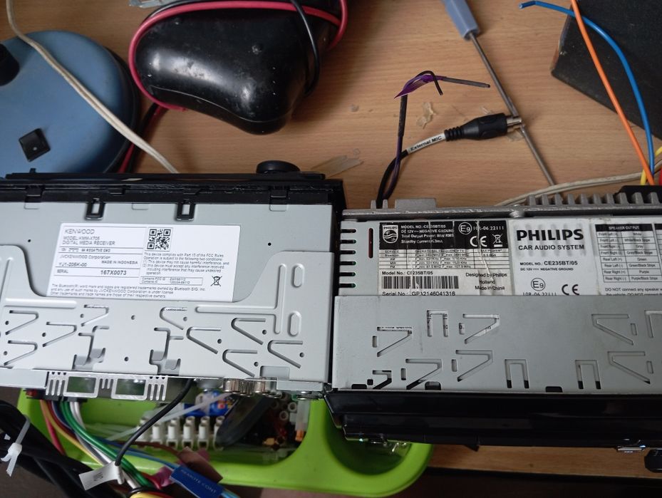 Radio auto Philips cu BT