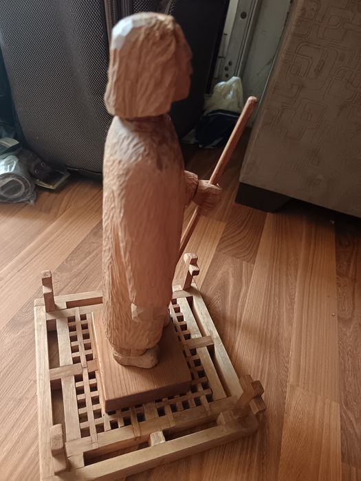 Фигурка деревянная