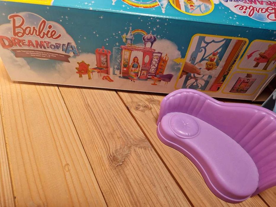 Замък музикален и  къща на барби barbie