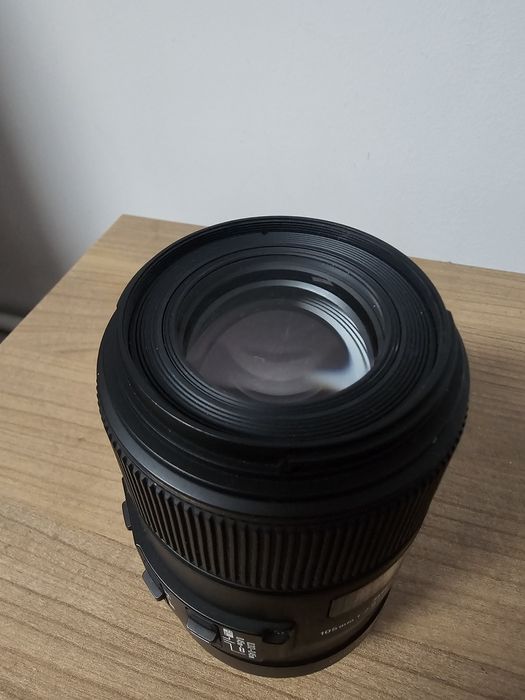 Obiectiv Sigma 105mm f/2.8 Macro