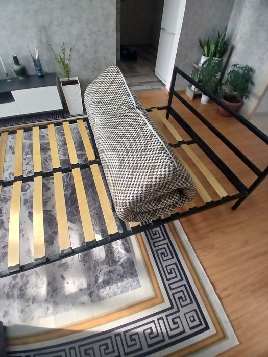 Кровать с матрасом