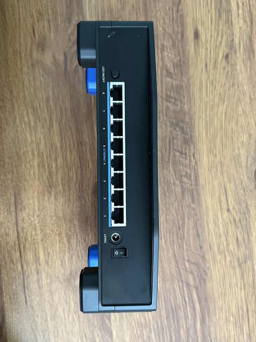 Linksys SE4008 - Gigabit switch 8 порта
