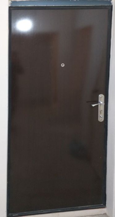 Темир эшик сотилади !