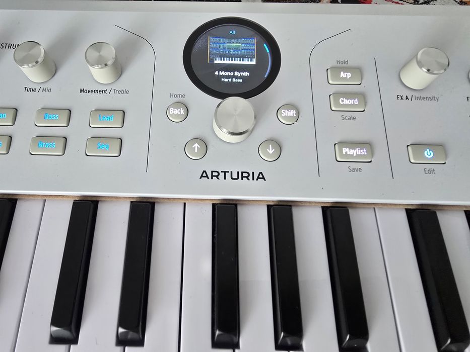 Sintetizator Arturia Astrolab 37  impecabil ca si nou