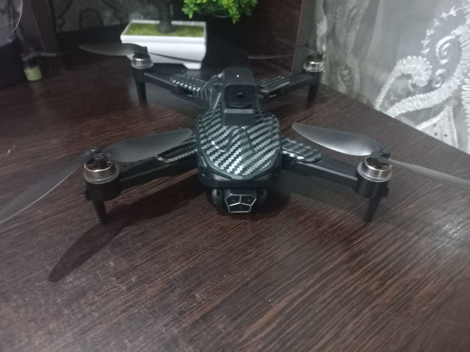 Квадрокоптер почти новый