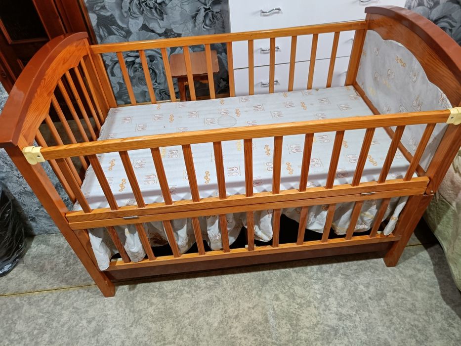 Продам кроватку для малыша