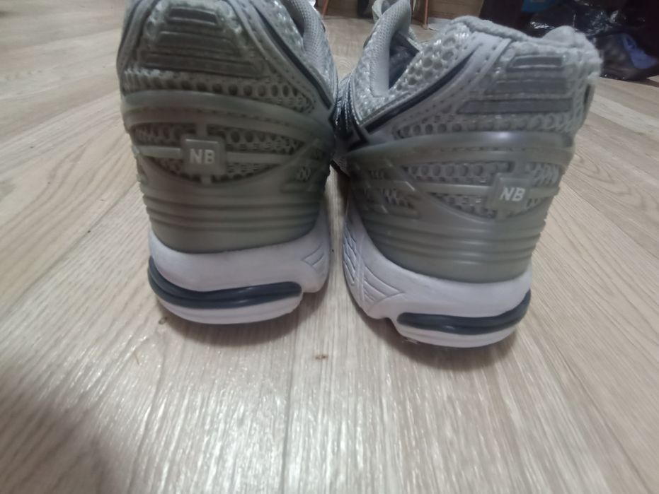 Продам кроссовки new balance 1906R