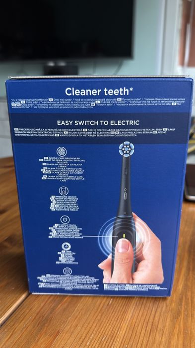 Oral-B  iO Series 2 + 2бр.Ultimate Clean  (резервни глави)