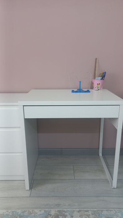 Продам для школьника комод и парта-стол.