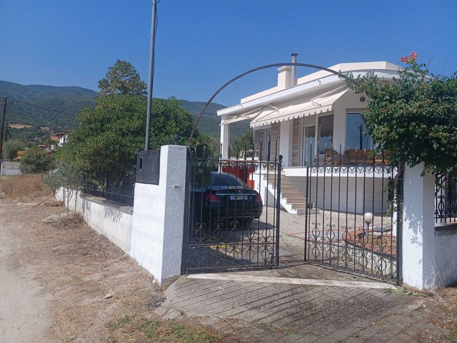 Продава къща 160 м2 с двор 300 м2 в Аспровалта, Гърция