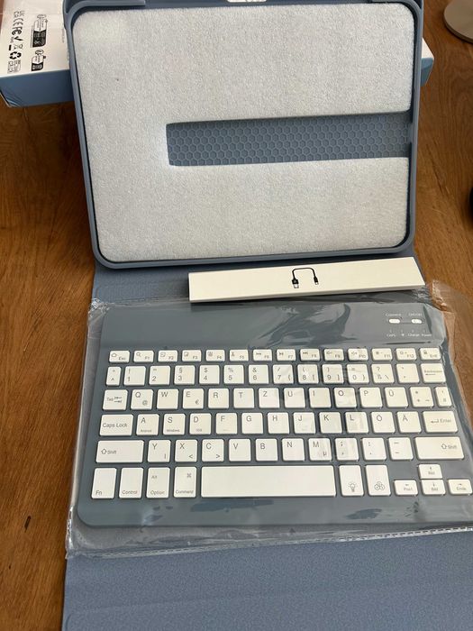 Case (husa) + Tastatură iPad compatibilă cu 10 (10,9 in), iluminata RGB