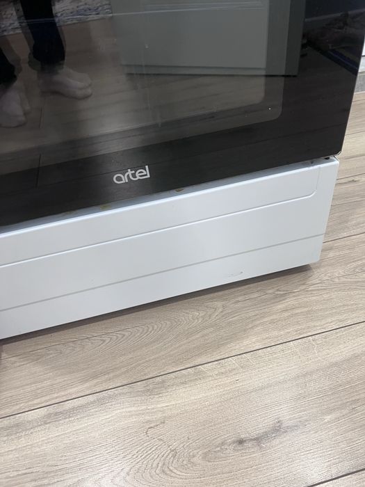 Продам газ плиту artel
