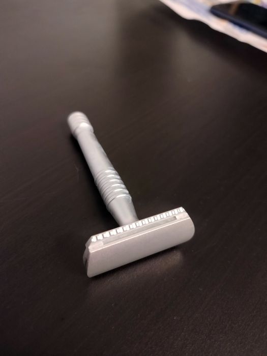 Aparat de ras Razorock Lupo