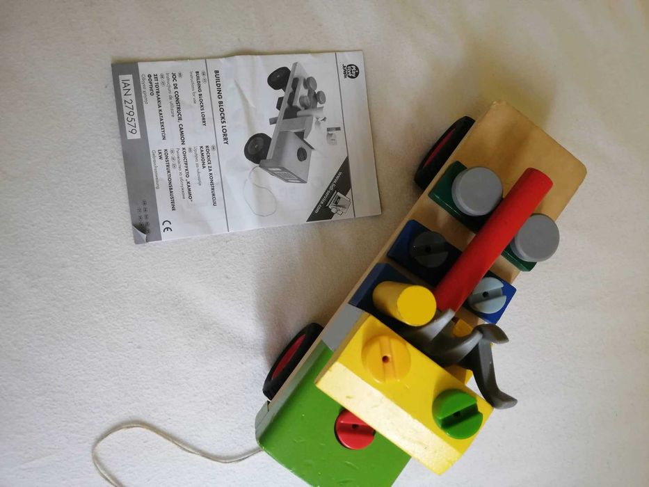 Дървен камион конструктор