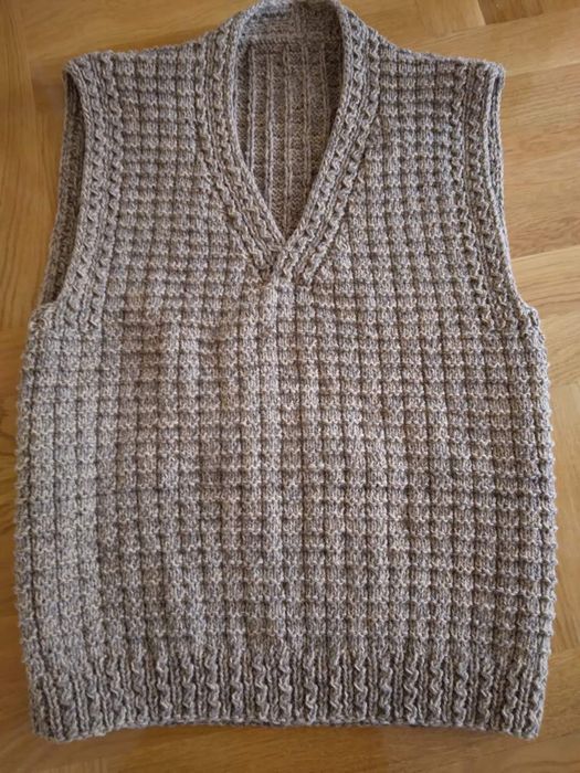 Vesta de lana 100% lucrată manual