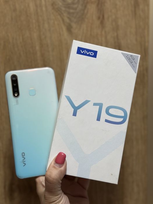 Телефон Vivo Y19