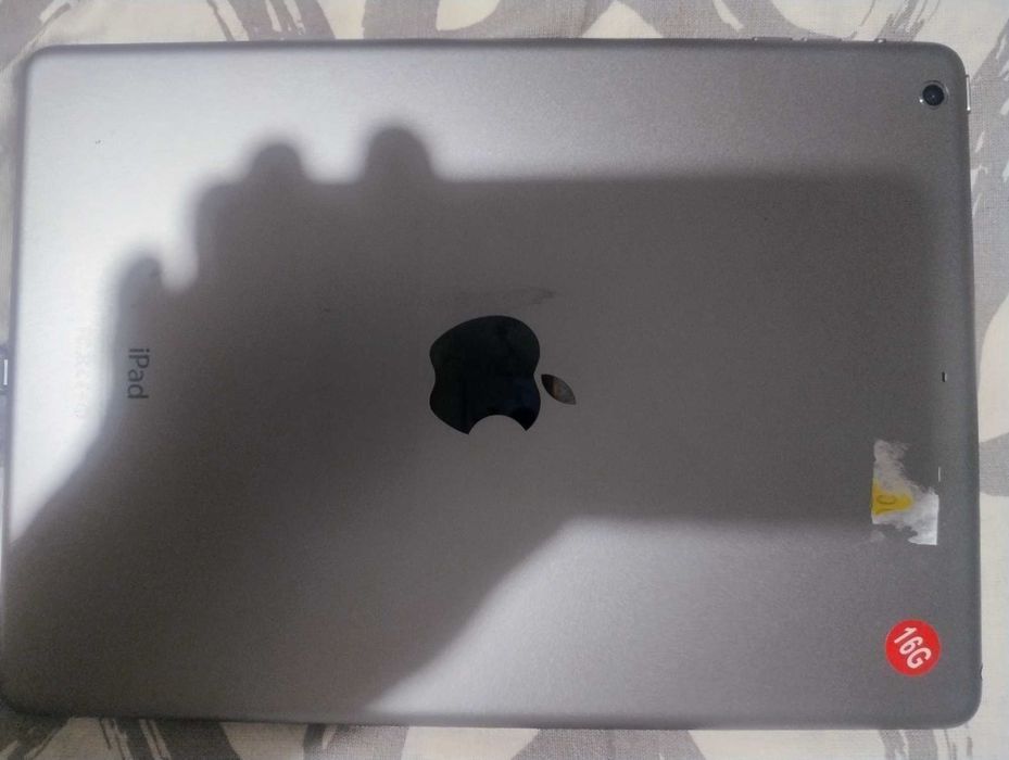 Планшет Apple iPad Air 16 ГБ