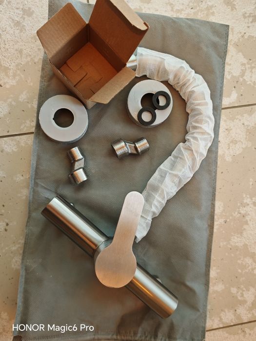 Стенен смесител подходящ за кухня и баня.