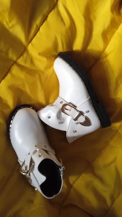 Ботинки на девочку 25р